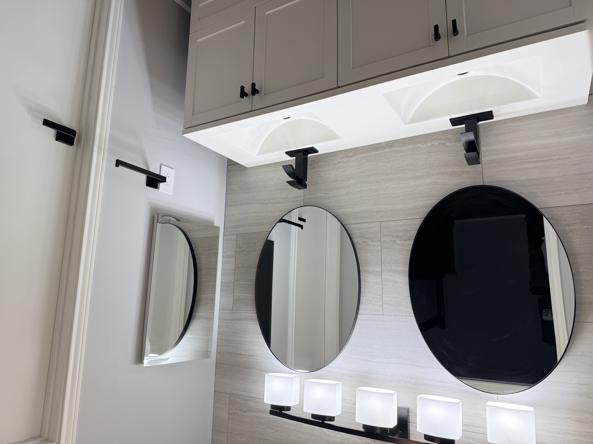 Primary vanity